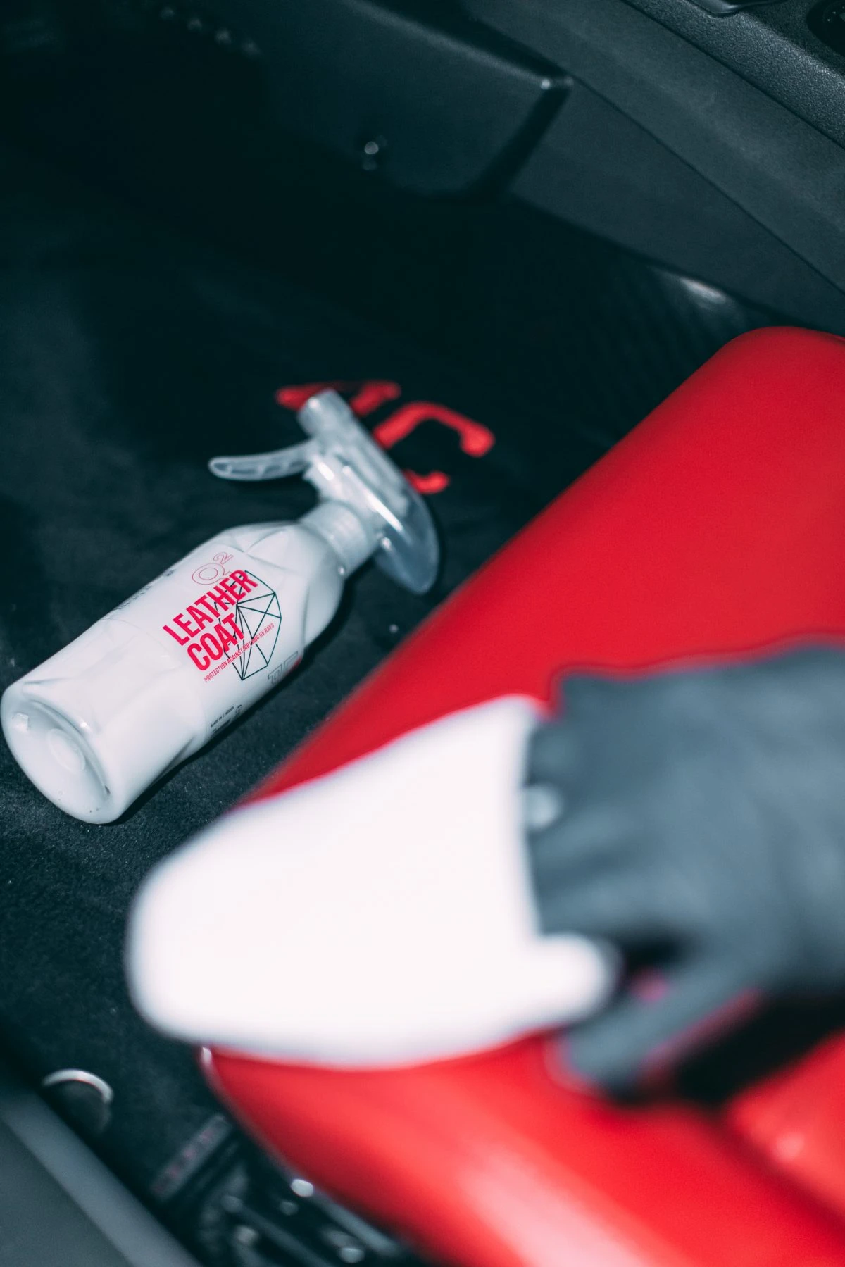 كيو تو إم ليذر كوت ريديفايند – 400 مل بخاخ حماية جلد السيارة | جيون - Image 2