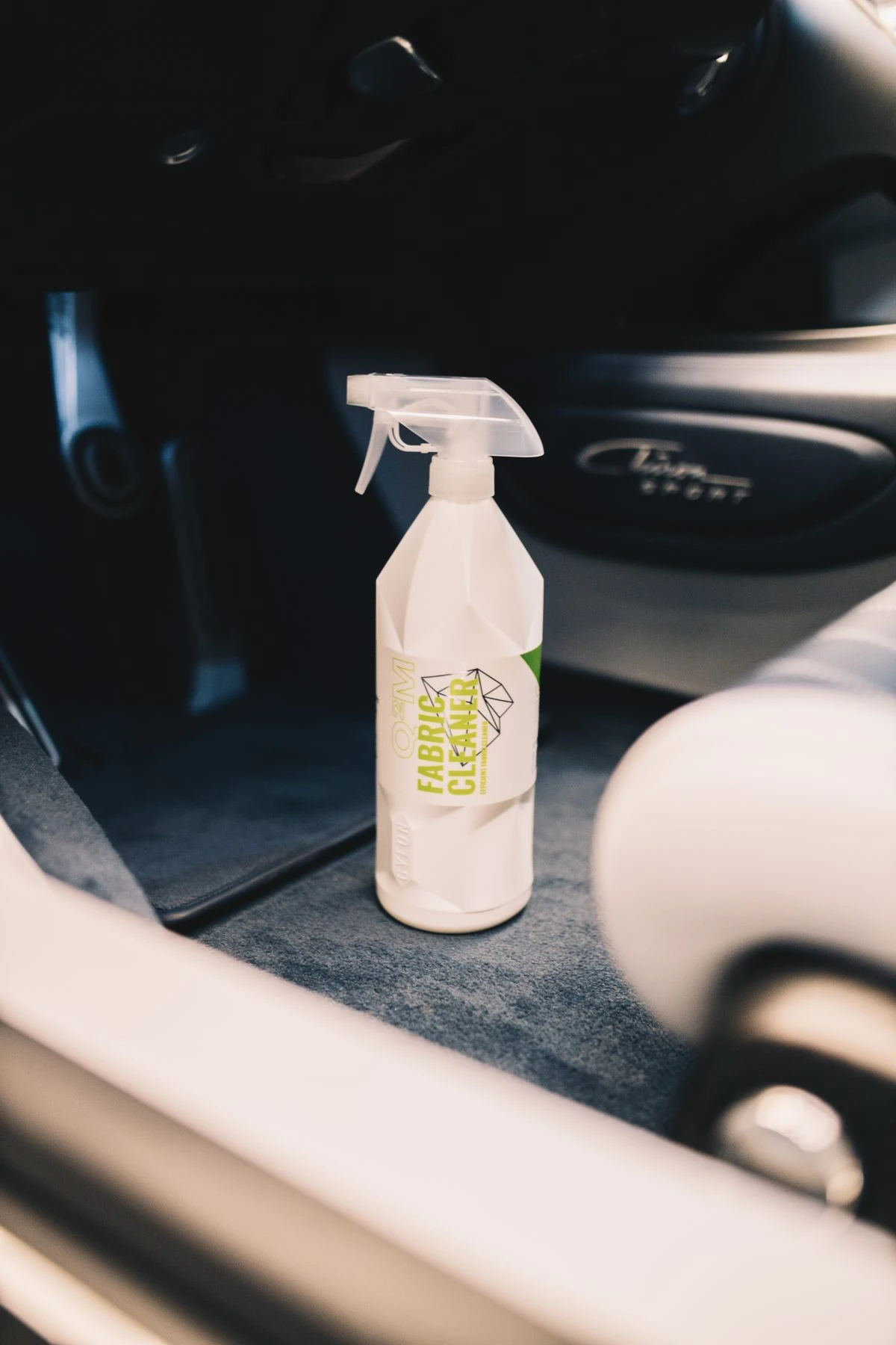 كيو تو إم فابريك كلينر – 1000 مل منظف أقمشة خاص للسيارات | جيون - Image 3