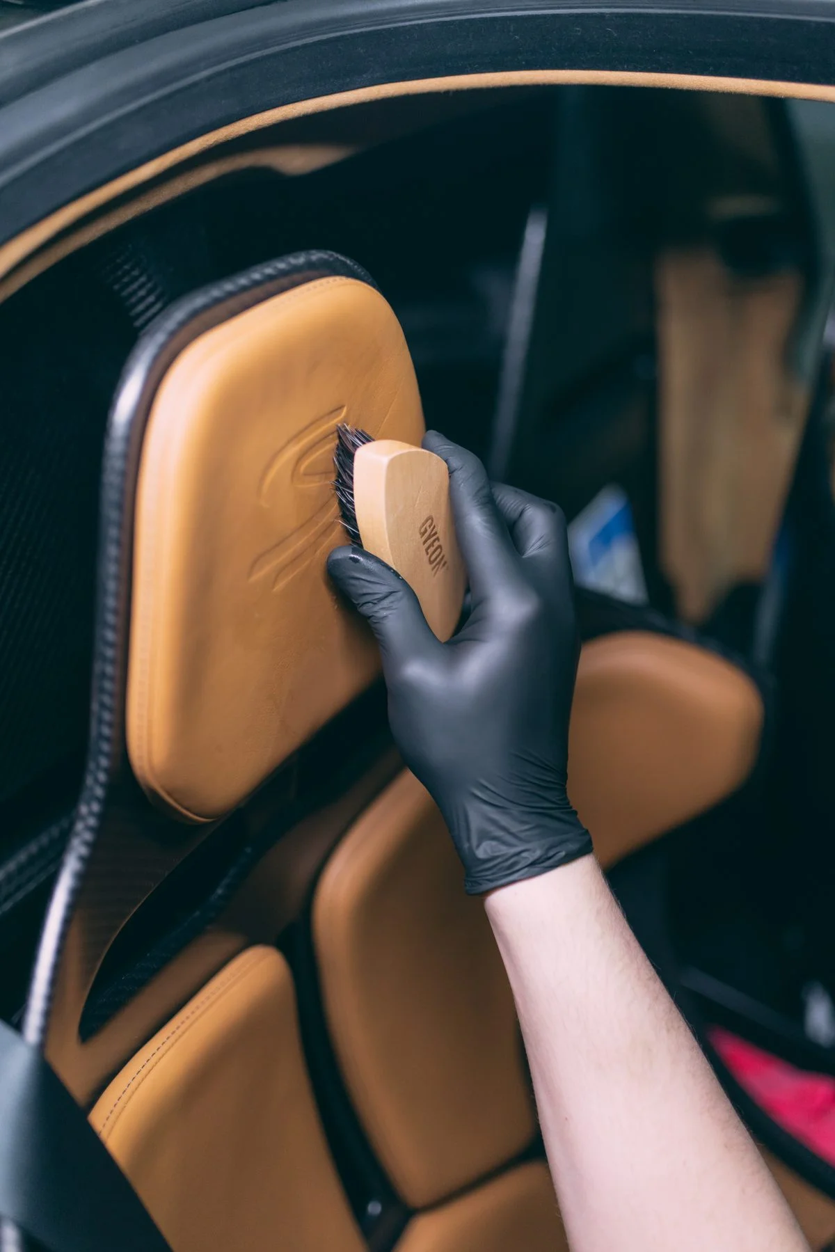 Q²M LeatherBrush – Natural Horsehair Leather Cleaning Brush | GYEON - Image 2